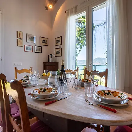 Casetta Gialla * Lerici